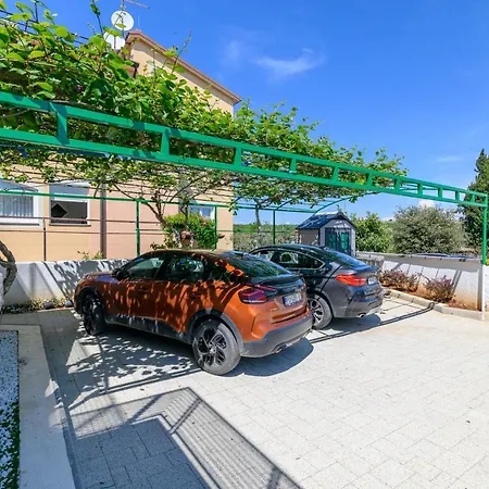 Apartman With A Parking Space - 2226 *