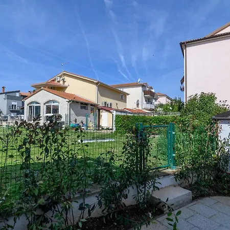Apartman With A Parking Space - 2226 Rovinj