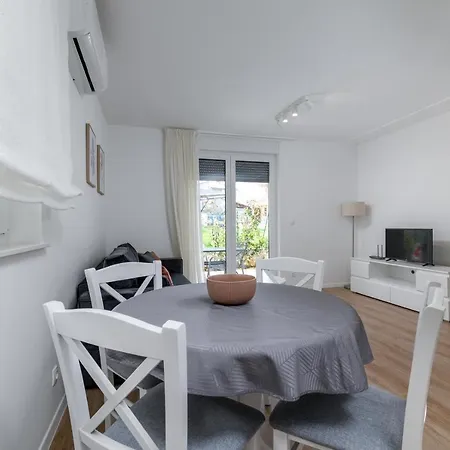 Apartman With A Parking Space - 2226 Rovinj